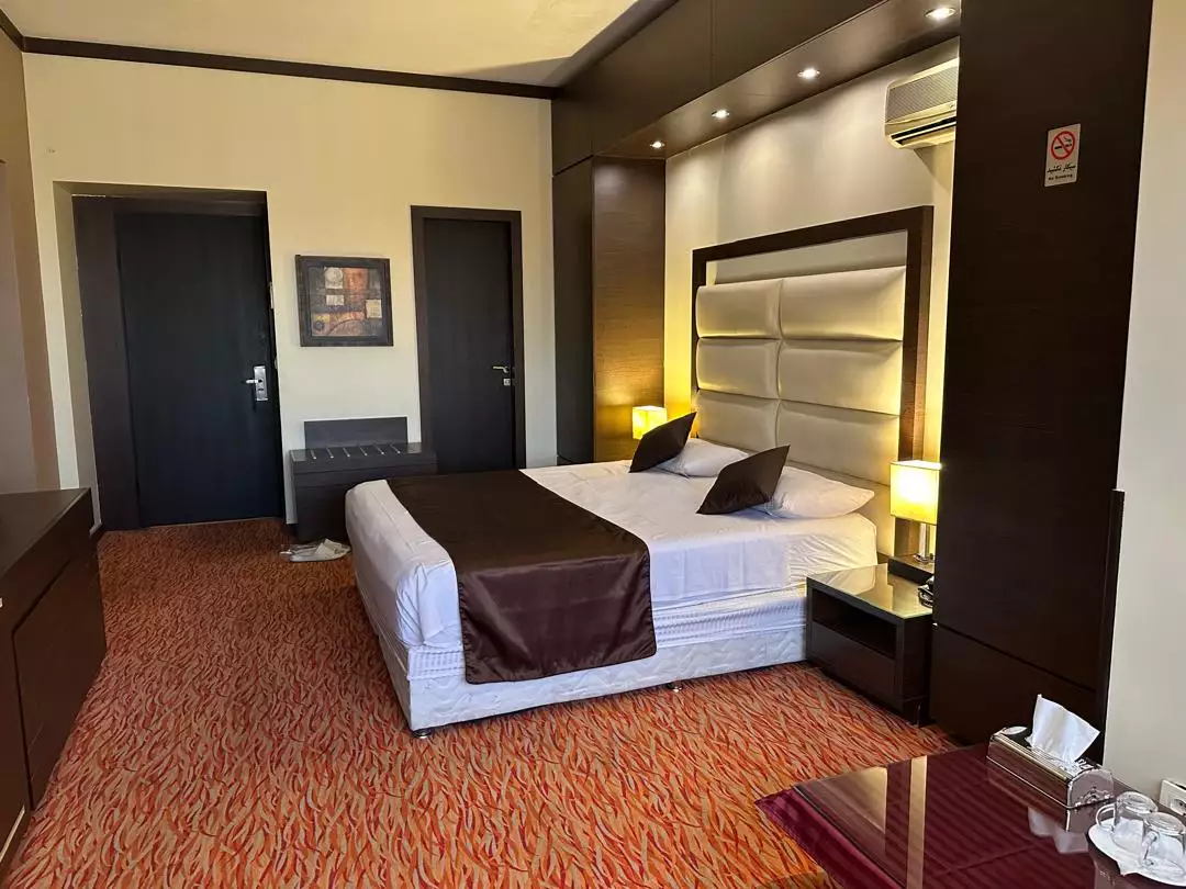 Alibaba https://cdn.alibaba.ir/ostorage/hotel-accommodation-images/68e21be342794e78685ebb3c_سوئیت چهارنفره.webp